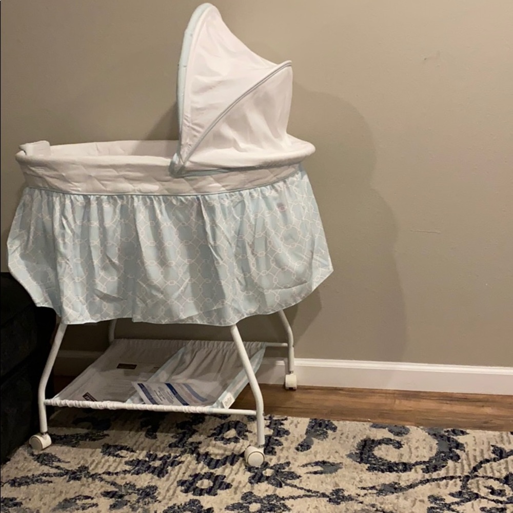 Delta children sweet beginings bassinet